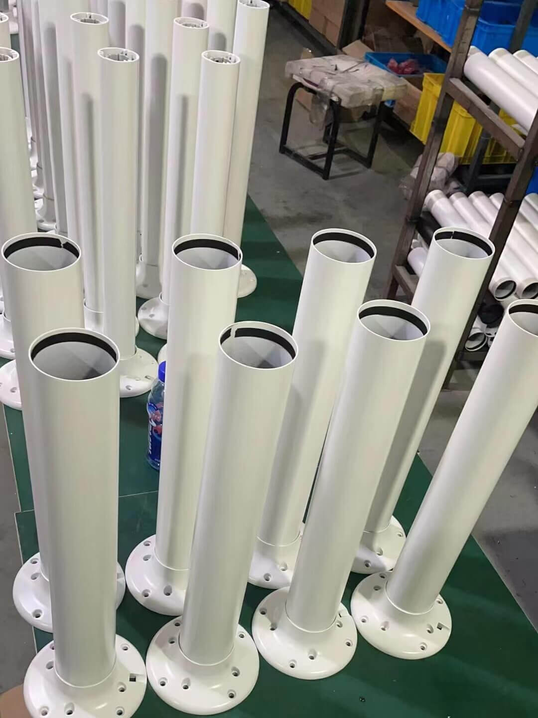 Single pneumatic table leg